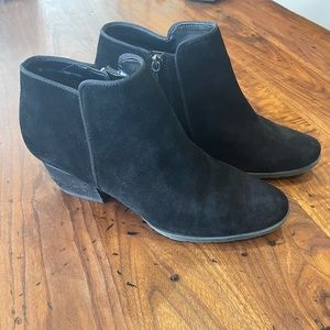 Black zip suede ankle boots 9M